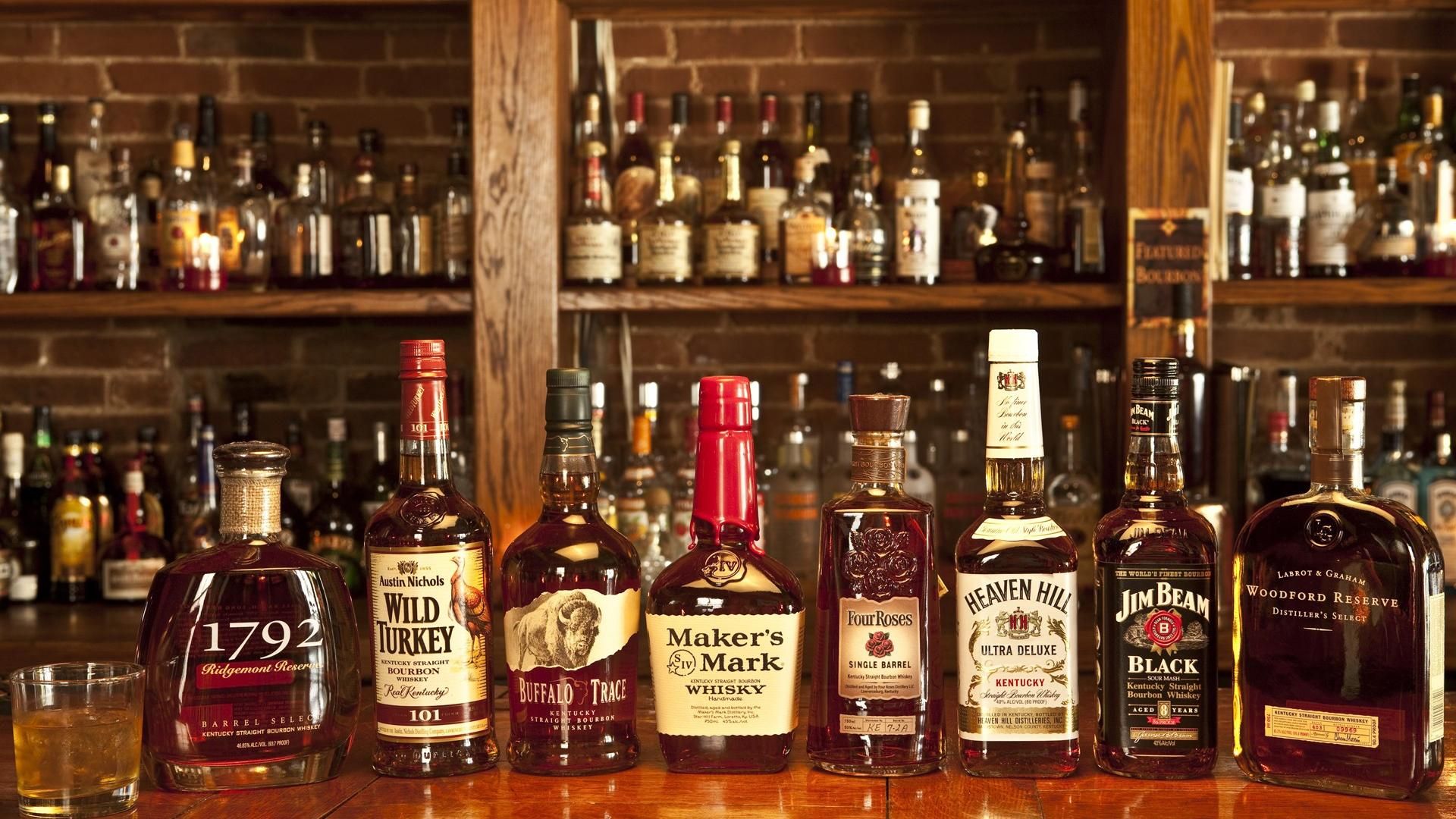 thùng gỗ sồi ngâm rượu whisky