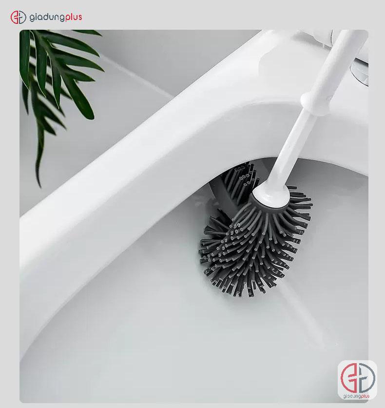 sử dụng cọ đánh tan mọi vết bẩn, không góc chết.