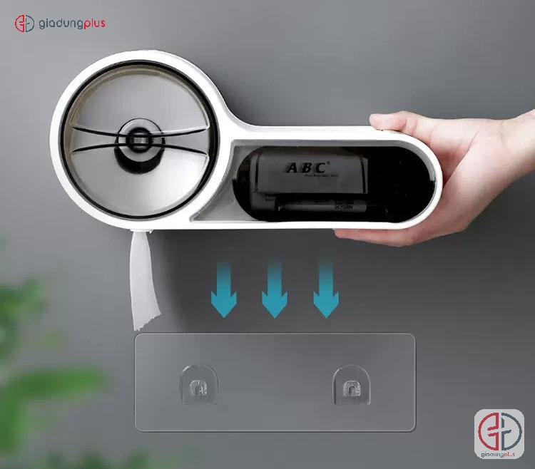 phần hộp giấy vệ sinh và miếng dán tường 