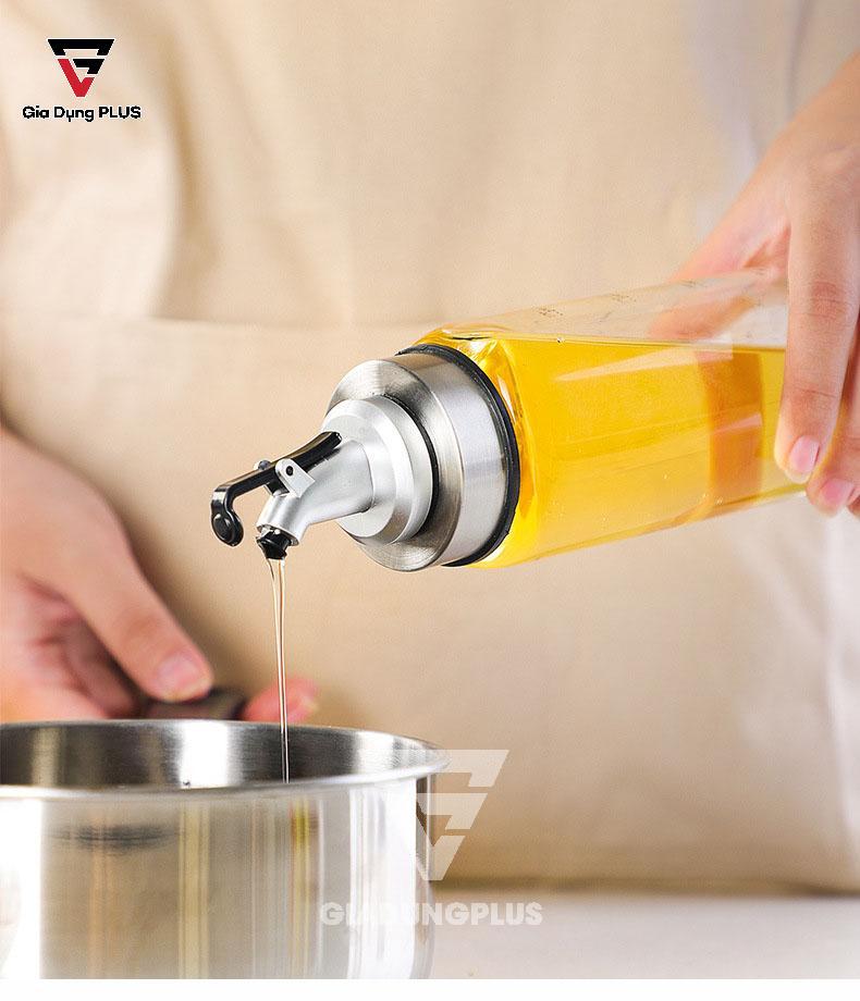 Bình Đựng Dầu Ăn Thuỷ Tinh Zibo | Lượng dầu chiết ra vừa phải, dễ điều chỉnh