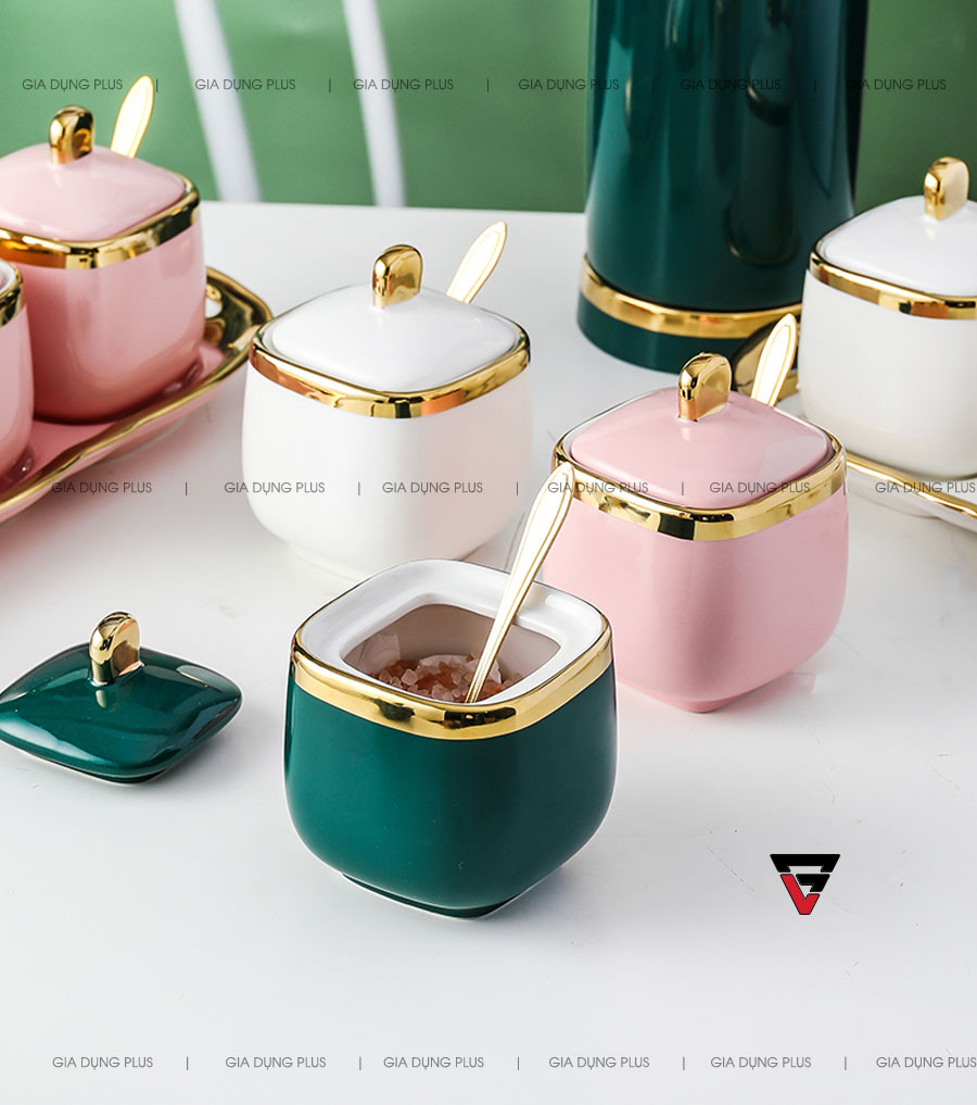 Có 3 màu trắng, xanh nhạt, hồng để chọn  | Bộ hủ gia vị sứ đặt bàn viền vàng cao cấp kèm kệ sứ chaobai trên giadungplus