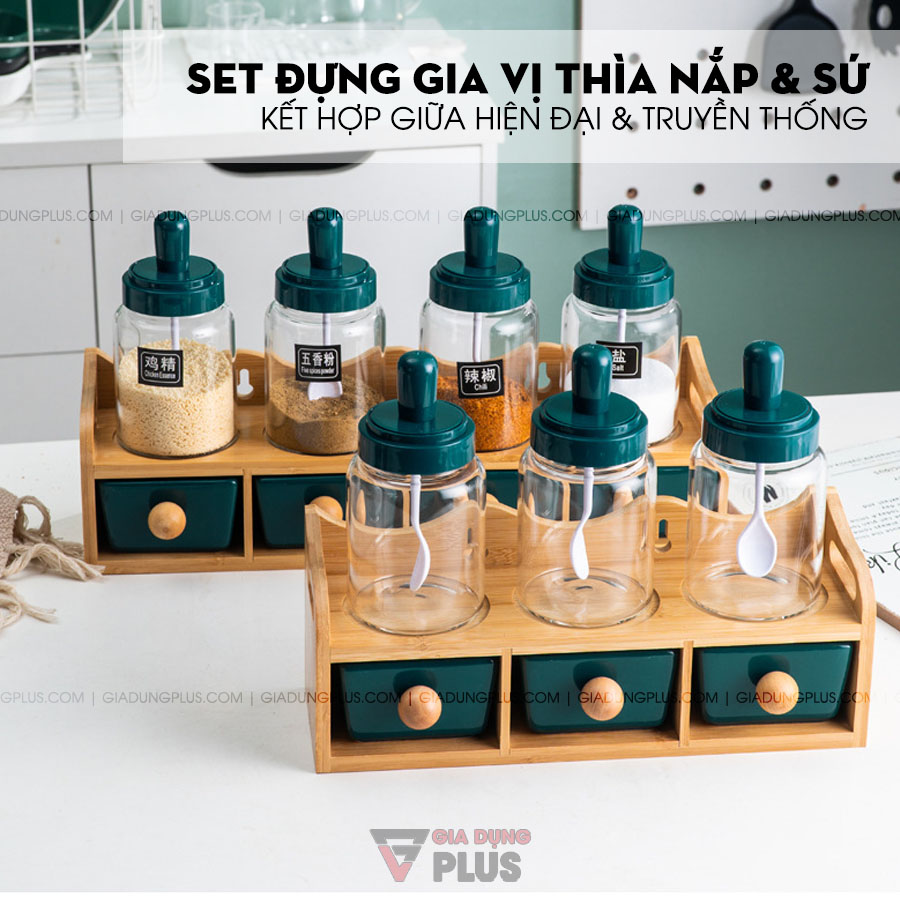Set đựng gia vị thìa liền nắp & hủ gia vị sứ ngăn kéo kèm kệ gỗ | Sự kết hợp hoàn hảo giữa hiện đại (hủ thìa liền nắp) và truyền thống (sứ & gỗ) tạo nên bộ sản phẩm cuốn hút