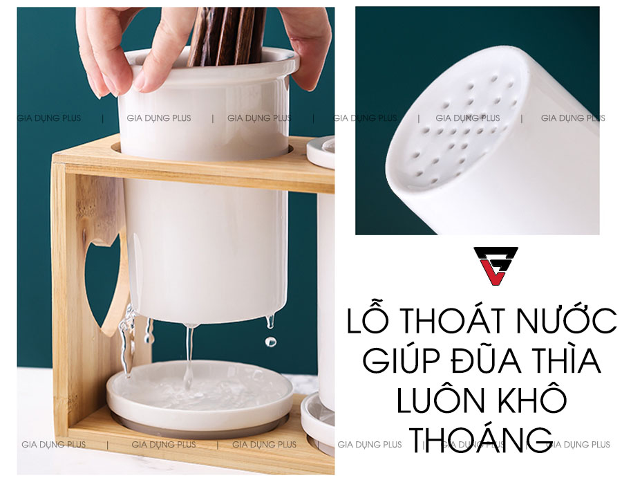 Có lỗ thoát nước giúp đũa thìa luôn khô thoáng  | Bộ ống đựng đũa sứ trắng kèm kệ gỗ đa năng đặt bàn, phong cách Nhật Bản PL0686