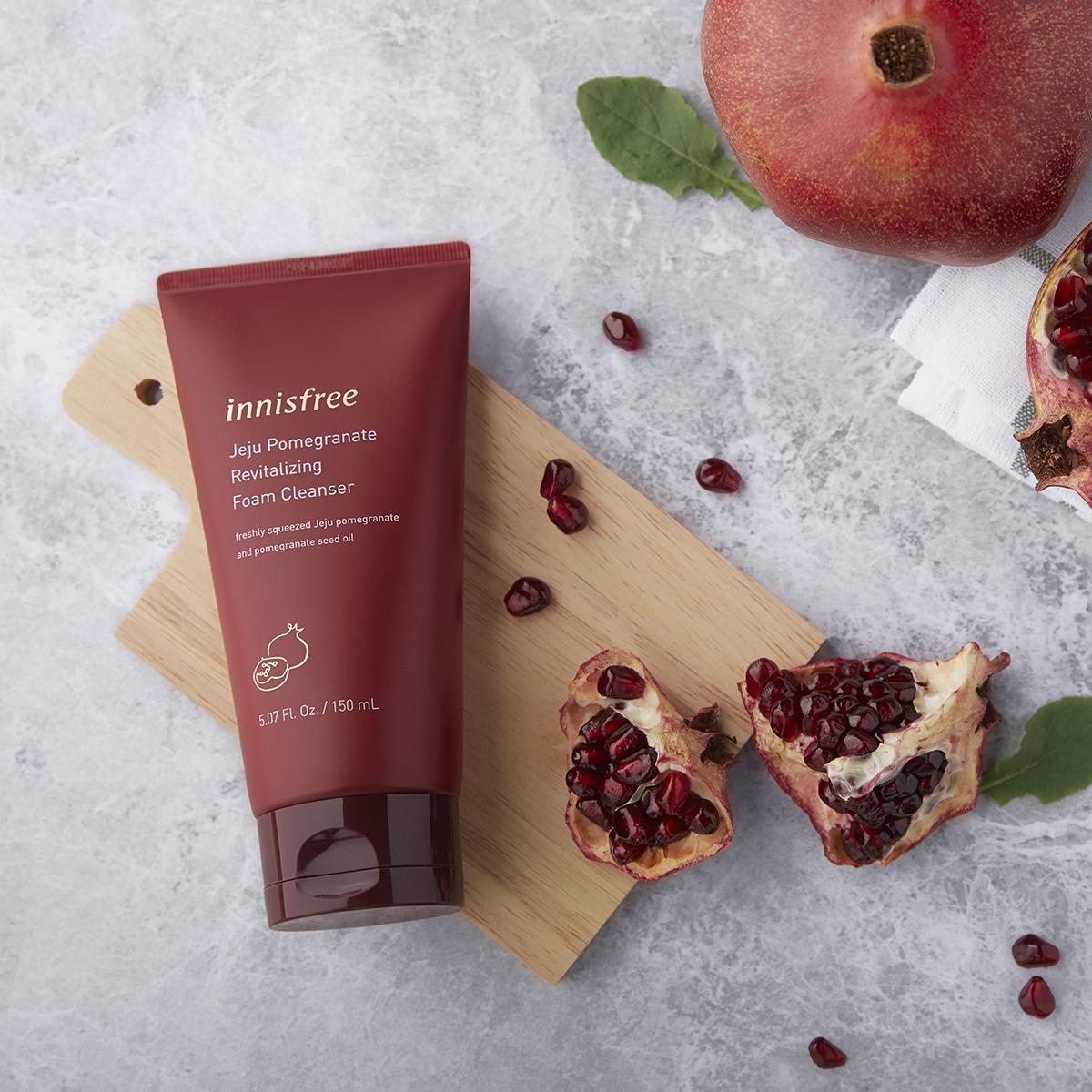 Sữa Rửa Mặt Innisfree Jeju Pomegranate Revitalizing Foam Cleanser 150ml