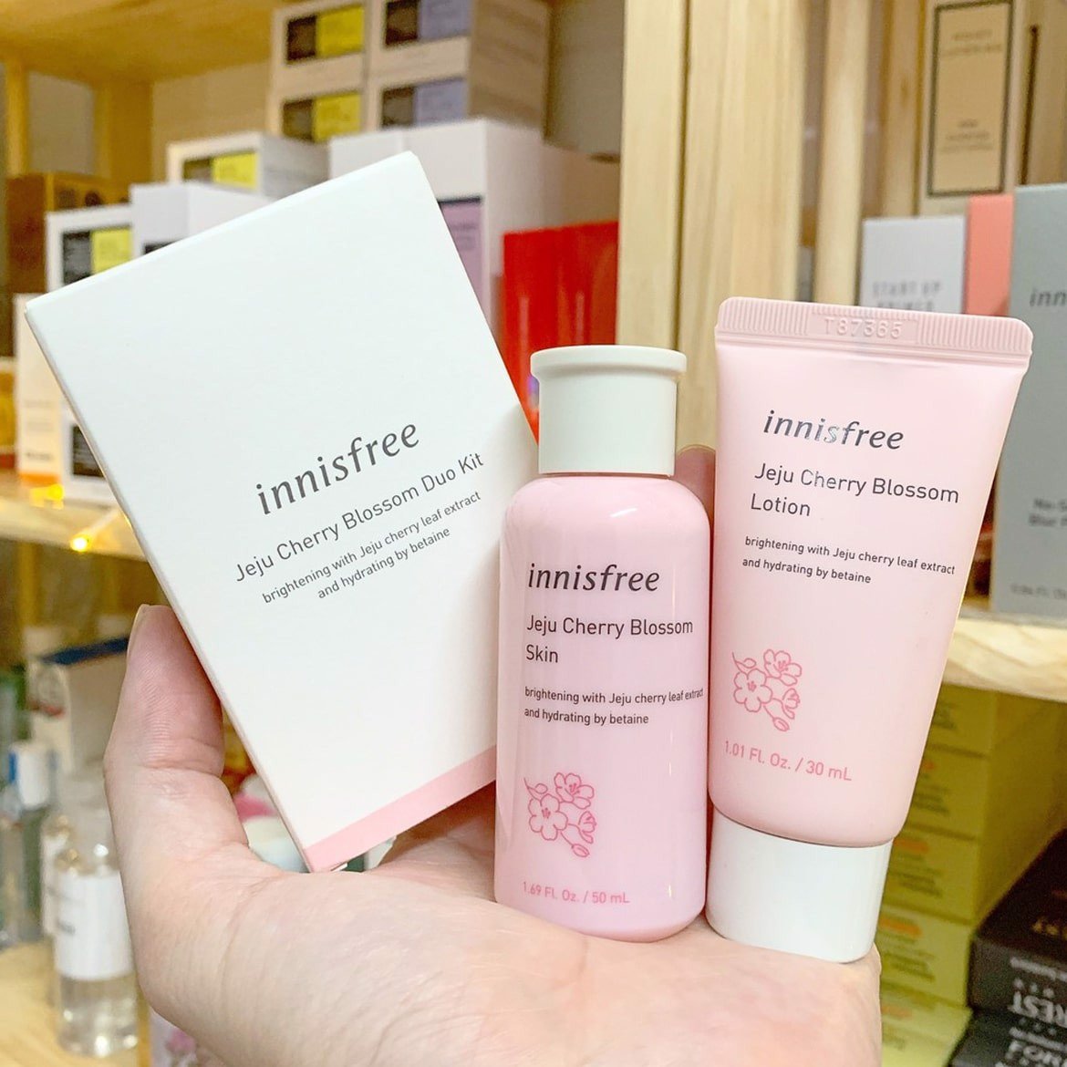 Bộ Dưỡng Da Innisfree Jeju Cherry Blossom Duo Kit 2 Món