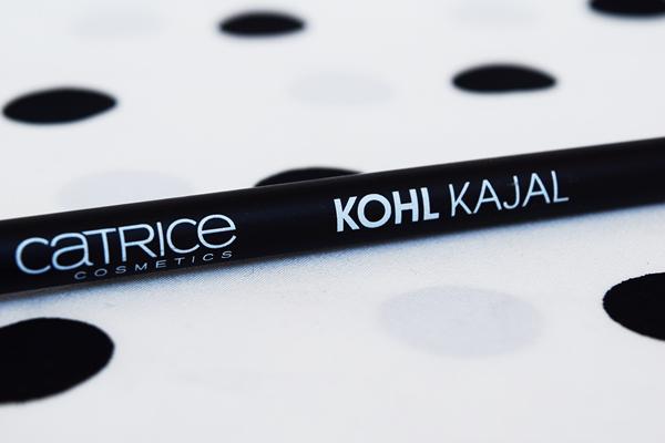 Chì Kẻ Mắt Catrice Kohl Kajal - 010 Ultra Black