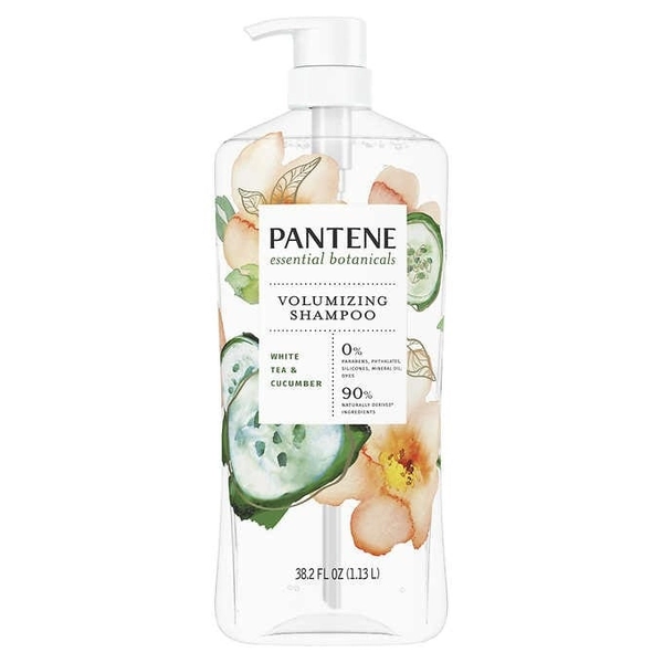 Tên sản phẩm: Pantene Essential Botanicals Volumizing Shampoo White Tea and Cucumber  Hãng sản xuất: Pantene  Xuất xứ: Mỹ  Quy cách đóng gói:  38.2 fl oz ~ 1.13 lit /chai  Pantene Essential Botanicals Volumizing Shampoo white Tea and Cucumber  Công thức nhẹ của Essential Botanicals, với trà trắng và dưa chuột, nhẹ nhàng làm sạch với tạo bọt nhẹ, thoáng mát cho mái tóc mềm mại, trông đầy đặn và tỏa sáng. Được chế biến từ hương thơm tinh dầu kỳ lạ, công nghệ giàu dưỡng chất với trà trắng mang đến trải nghiệm như spa mà bạn sẽ thích.      Công thức của chúng tôi với Dưỡng chất Active Pro-V hấp thụ sâu vào tóc để nuôi dưỡng từ trong ra ngoài. Thêm vào đó, được hưởng lợi từ các chất chống oxy hóa bảo vệ và chất cân bằng độ pH. Trải nghiệm công thức tạo độ phồng của chúng tôi giúp làm sạch nhẹ nhàng với tạo bọt nhẹ, thoáng mát cho mái tóc bồng bềnh rõ rệt.  KHÔNG CHỨA:  Không chứa silicon Không chứa Paraben Không chứa thuốc nhuộm, dầu khoáng & nước hoa tổng hợp. Cách sử dụng: Sau khi gội đầu bằng dầu gội Pantene Essential Botanicals Volumizing White Tea & Cucumber Shampoo và xã sạch với nước Lấy một lượng kem xả Pantene Essential Botanicals Volumizing White Tea & Cucumber Conditioner vừa đủ ra lòng bàn tay, thoa đều lên thân ngọn tóc, không để kem tiếp xúc với da đầu. Massage nhẹ nhàng cho kem xả thấm sâu vào từng sợi tóc. Xả sạch với nước. * Nên sử dụng trọn bộ dầu gội & kem xã Pantene Essential Botanicals Volumizing White Tea & Cucumber Shampoo & Conditioner để mang lại hiệu quả cao nhất.  Giới thiệu về Pantene Pantene là nhãn hiệu chăm sóc tóc của tập đoàn đa quốc gia P&G. Tên của nhãn hiệu này được đặt theo Panthenol, một hợp chất được phát triển tại Thụy Điển vào năm 1940. Trong các cuộc chữa trị thử nghiệm các vết bỏng trong Thế chiến thứ 2, Panthenol cho thấy hiệu quả trong việc cải thiện tình trạng xơ yếu, độ đàn hồi và độ ẩm cho tóc. Năm 1985, Pantene gia nhập tập đoàn P&G và một lần nữa ra mắt tại thị trường Mỹ rồi sau đó được phân phối rộng rãi trên toàn thế giới.