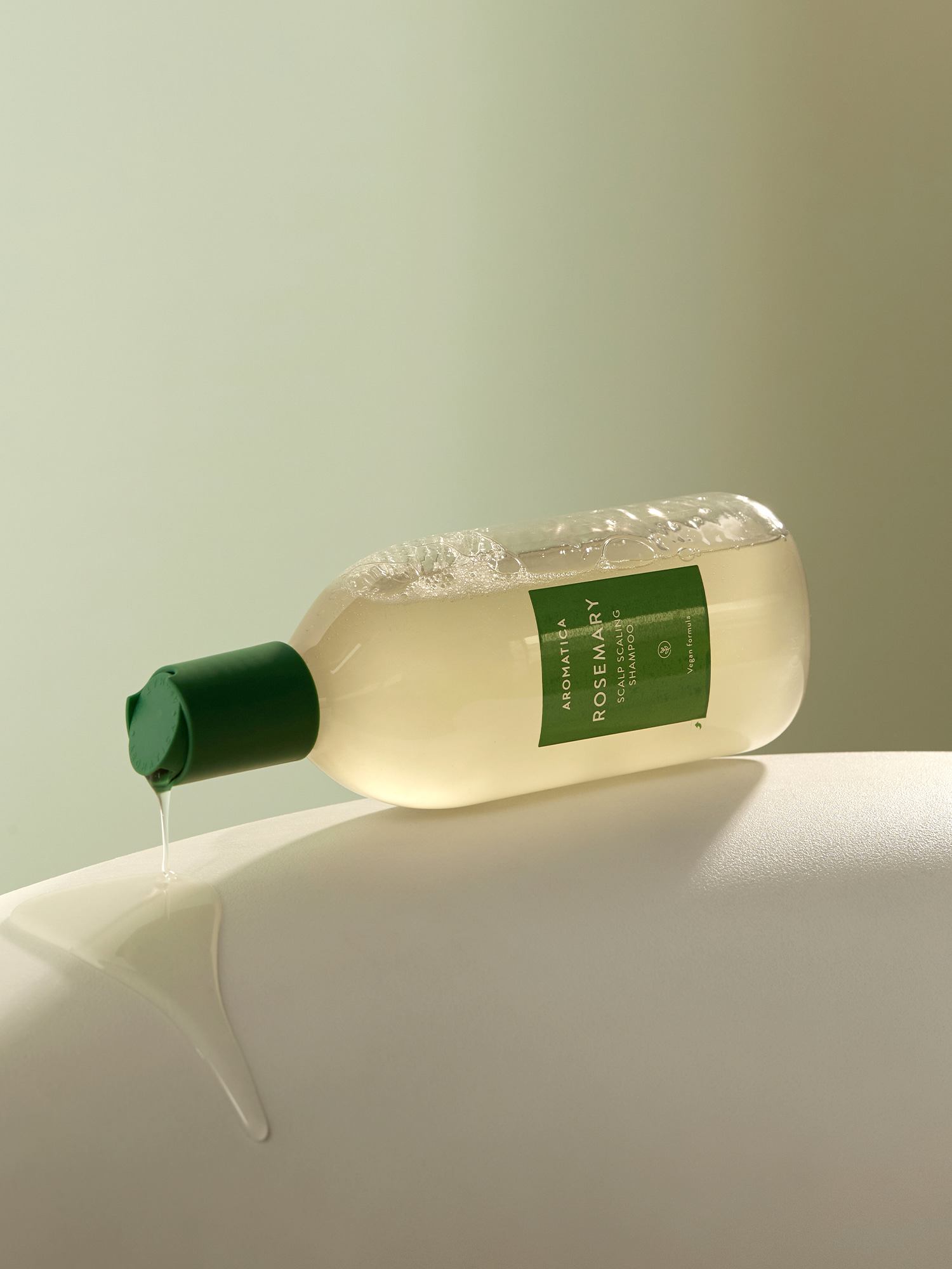 Dầu Gội Hỗ Trợ Phục Hồi Tóc Chiết Xuất Hương Thảo Aromatica Rosemary Scalp Scaling Shampoo 400ml