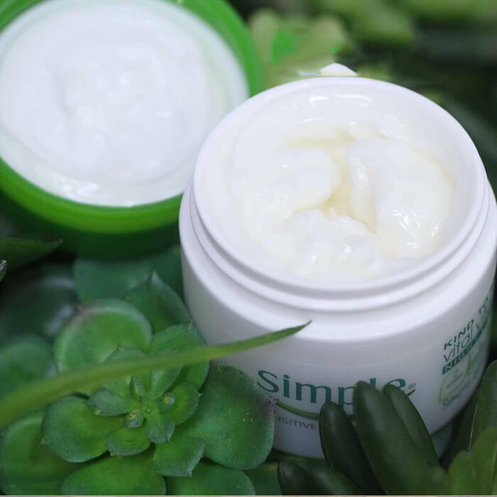 Kem dưỡng Simple Vital Vitamin