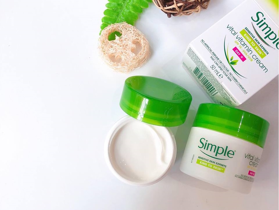 Kem dưỡng Simple Vital Vitamin