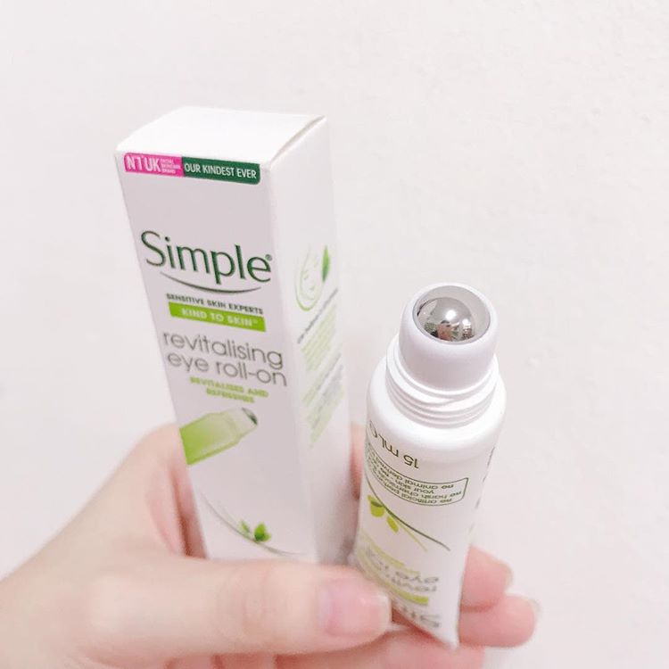 Lăn dưỡng mắt Simple Revitalising Eye 15ml