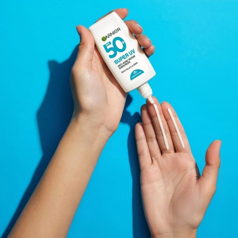 Kem Chống Nắng Garnier Super UV Anti - Acne Serum Sunscreen SPF 50+ 30ml