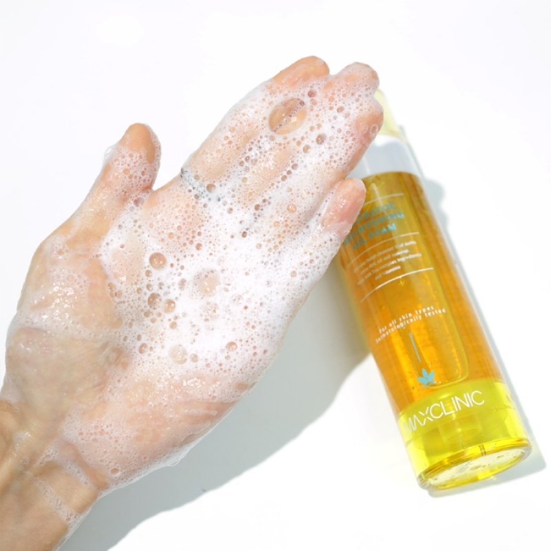 Sữa Rửa Mặt Maxclinic Puriteatoc Brightening Oil Foam Cleanser 110g