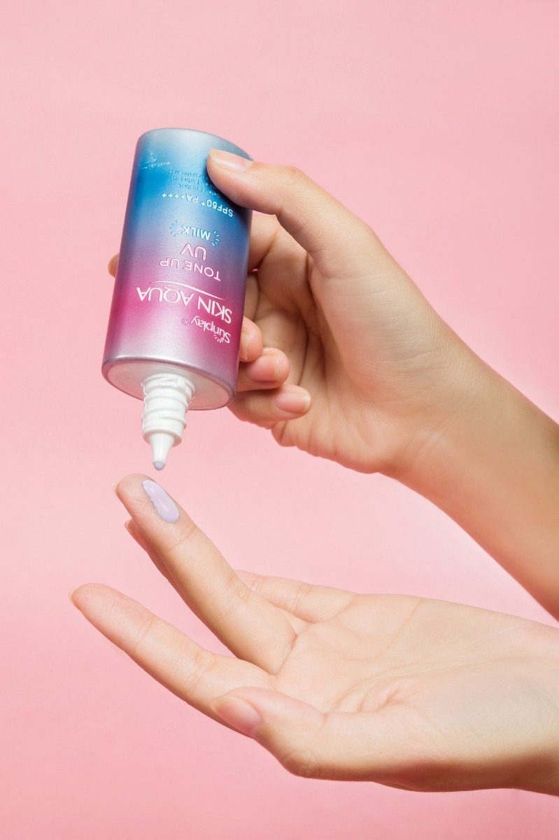 Sữa chống nắng hiệu chỉnh sắc da Sunplay Skin Aqua UV Milk SPF50 50g