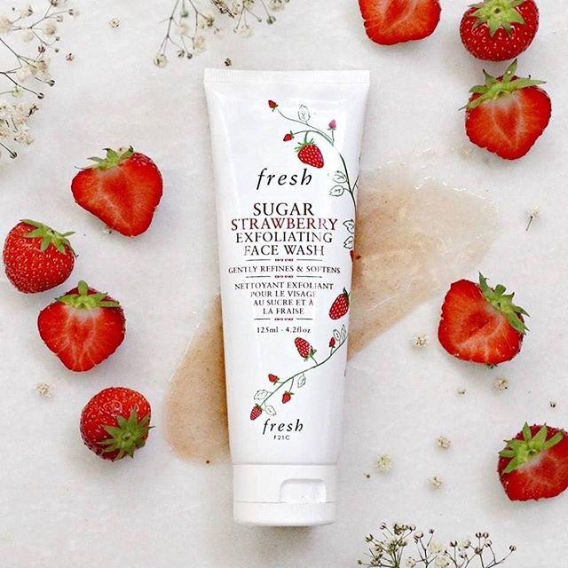 Sữa rửa mặt Fresh Sugar Strawberry Exfoliating Face Wash 20ml