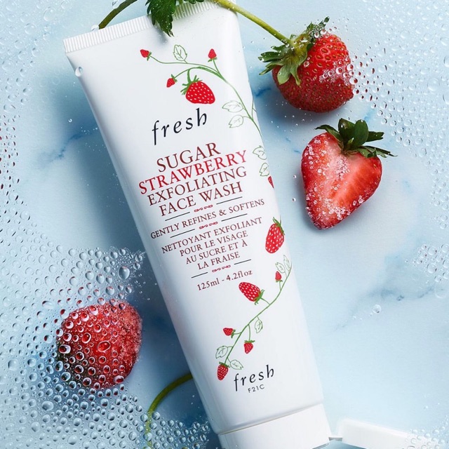 Sữa rửa mặt Fresh Sugar Strawberry Exfoliating Face Wash 20ml
