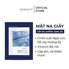 Mặt nạ cấp ẩm chuyên sâu cho da nhạy cảm Pyunkang Yul Highly Moisturizing Essence Mask Pack giúp tăng cường và duy trì độ ẩm cho da mặt gấp 5 lần. Mang lại cho làn da sự ẩm ướt, căng mịn và đàn hồi vốn có. Với thành phần lành tính từ thiên nhiên, sản phẩm mang lại cho bạn sự thư giãn, nghỉ ngơi sau ngày dài làm việc và học tập căng thẳng, mệt mỏi.    Sản phẩm giúp Bổ sung độ ẩm sâu giúp da mềm mại, căng mọng. Hỗ trợ làm dịu da nhạy cảm. Kháng viêm, chống oxy hóa. Thành phần chính Chiết xuất rễ cây Hoàng Kỳ, rau má, tràm trà...: Kháng viêm, chống sưng, tẩy tế bào chết và làm dịu da.  Hyaluronic acid (HA), Sodium Hyaluronate Crosspolymer: Cấp ẩm vượt trội gấp 5 lần cho da ẩm mướt và mịn màng. Loại da phù hợp Mọi loại da.  Cảm nhận trên da Mỏng nhẹ, kích thước mặt nạ ôm sát toàn bộ khuôn mặt. Tinh chất thẩm thấu nhanh, hương thơm dịu nhẹ. Da căng mịn, ẩm ướt.   Lưu ý Chỉ đắp sản phẩm khoảng 15 – 20 phút rồi lấy ra để tránh thẩm thấu ngược. Không cần thiết phải rửa lại mặt sau khi sử dụng. Bảng thành phần Water, Glycereth-26, Glycerin, Dipropylene Glycol, Panthenol, Betaine, Astragalus Membranaceus Root Extract, Artemisia Princeps Leaf Extract, Centella Asiatica Extract, Camellia Sinensis Leaf Extract, Melaleuca Alternifolia (Tea Tree) Leaf Extract, Ceramide NP, Sodium Hyaluronate, Sodium Hyaluronate Crosspolymer, Hydrolyzed Hyaluronic Acid, Hyaluronic Acid, Hydrolyzed Sodium Hyaluronate, Pentylene Glycol, Hydrogenated Lecithin, Squalane, Macadamia Ternifolia Seed Oil, Cetearyl Alcohol, Ethylhexylglycerin, Hydroxyethyl Urea, Methyl Gluceth-20, Carbomer, Xanthan Gum, Arginine, Propanediol, Butylene Glycol, Hydroxyacetophenone, 1,2-Hexanediol, Dipotassium Glycyrrhizate, Disodium EDTA.