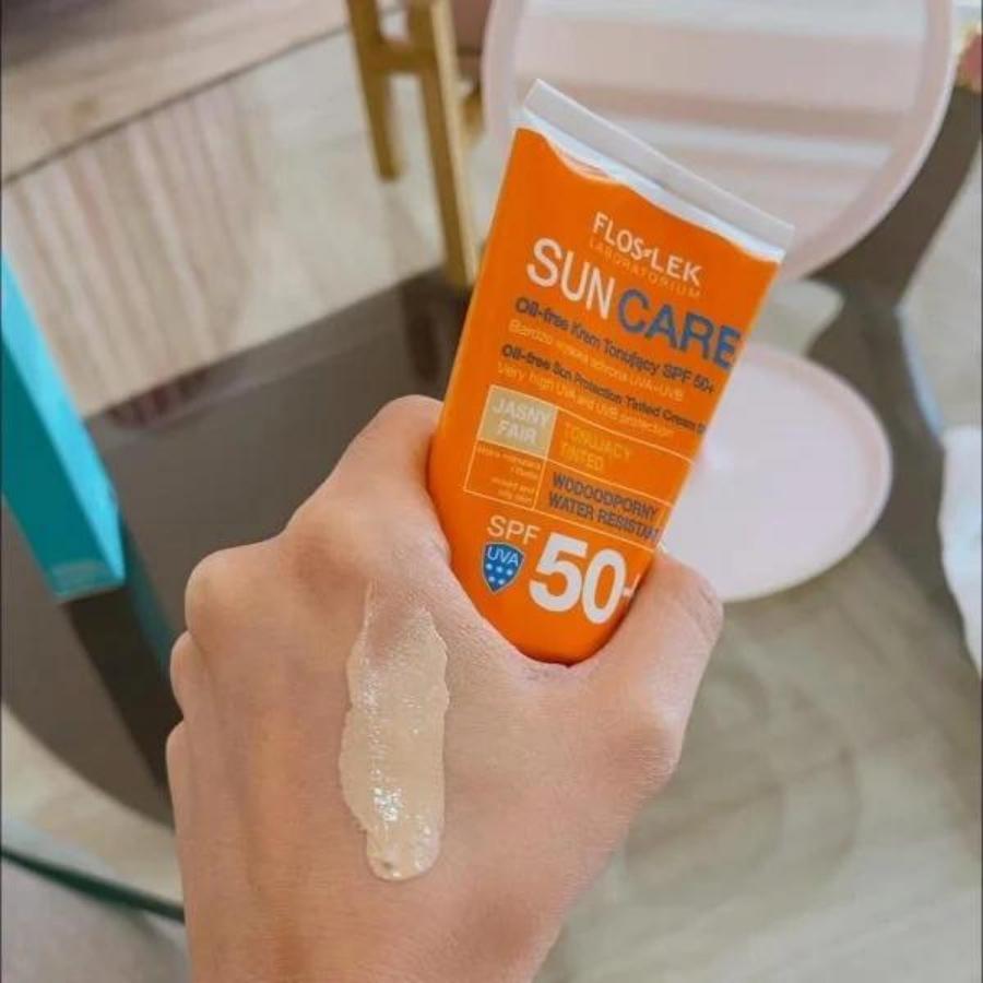 Kem Chống Nắng Floslek Oil-Free Sun Protection Tinted Cream SPF50+ 50ml