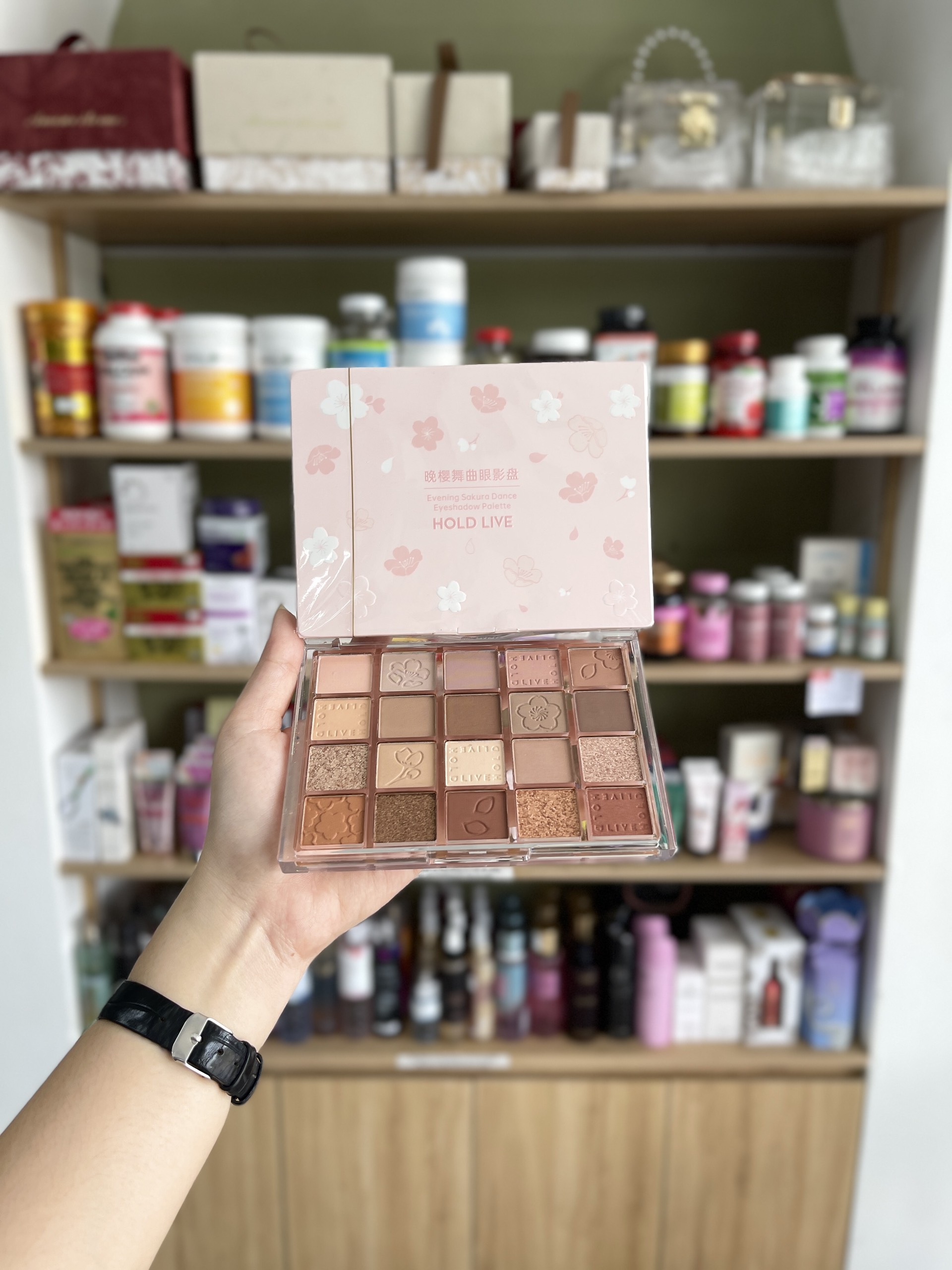 Bảng Phấn Mắt 20 Ô Hold Live Evening Sakura Dance Eyeshadow Palette 34g