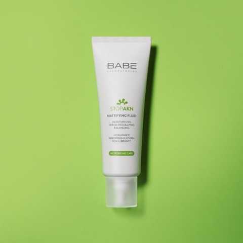 Kem Dưỡng Ẩm Cho Da Dầu Mụn Babe Stop AKN Mattifying Fluid 50ml