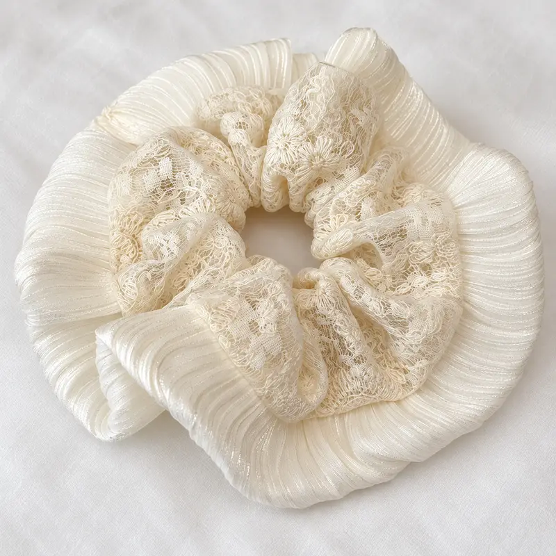 Chi tiết dây buộc tóc scrunchies ren kiểu viền hoa cao cấp