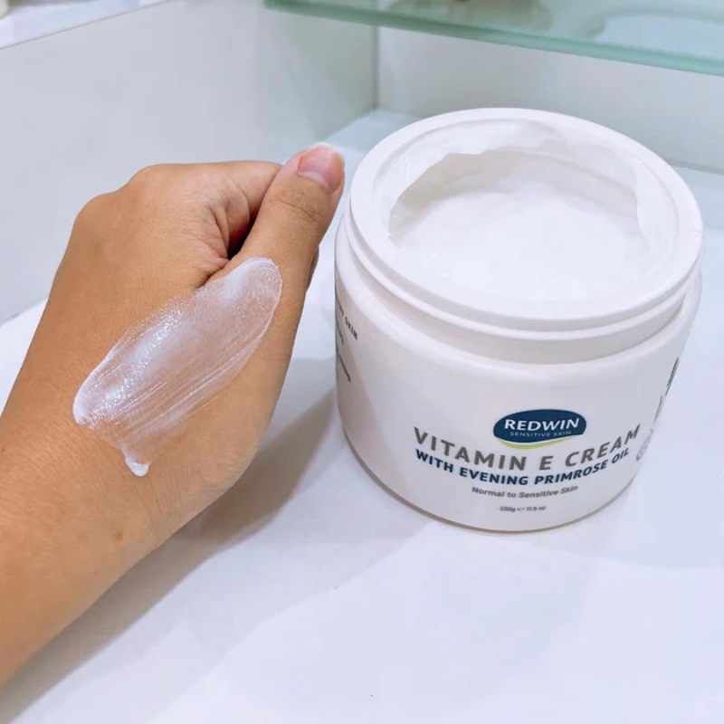 Kem Dưỡng Da Redwin Vitamin E & Tinh Dầu Hoa Anh Thảo 330g (Mẫu Mới) (Nhập Khẩu)
