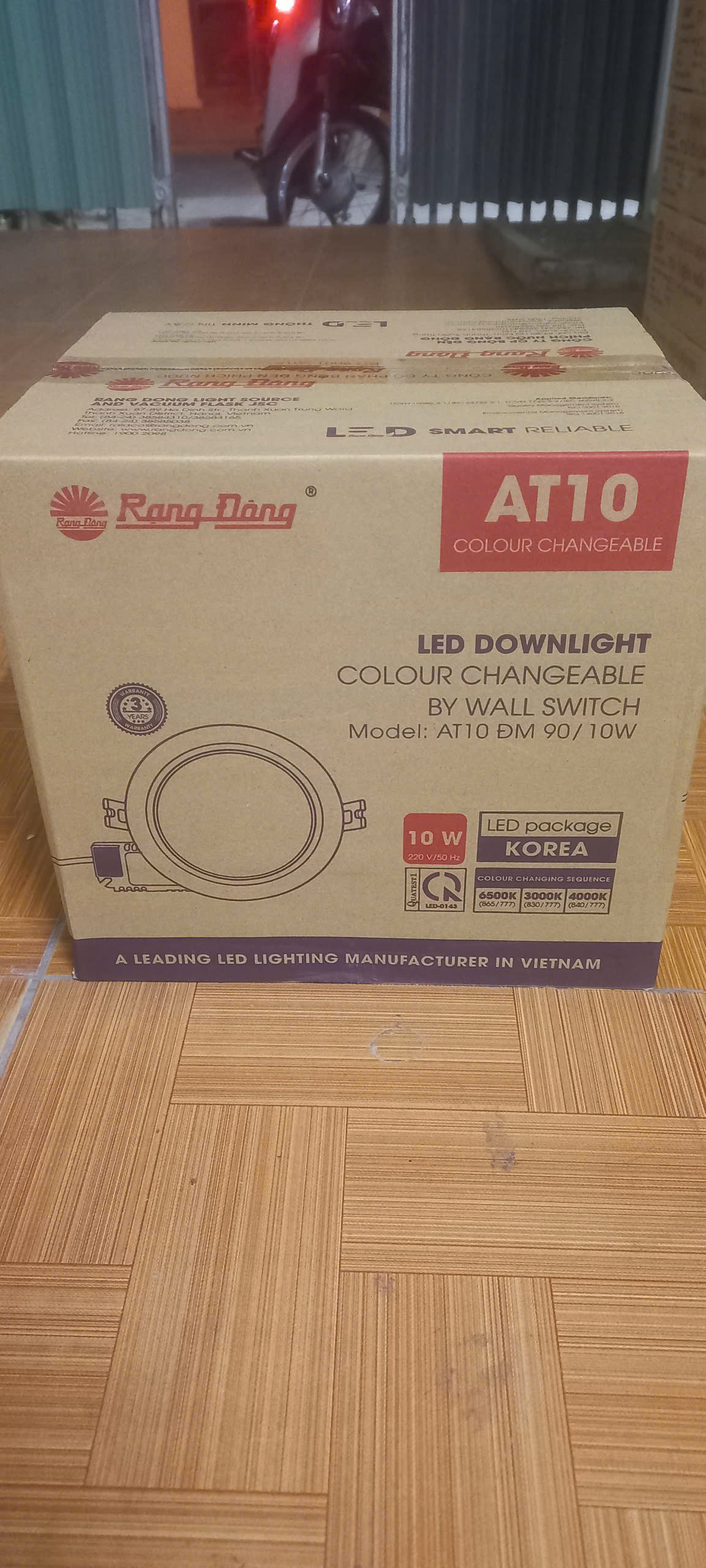Đèn LED âm trần đổi màu 90/10W viền bạc/vàng Rạng Đông (AT10 ĐM 90/10W)