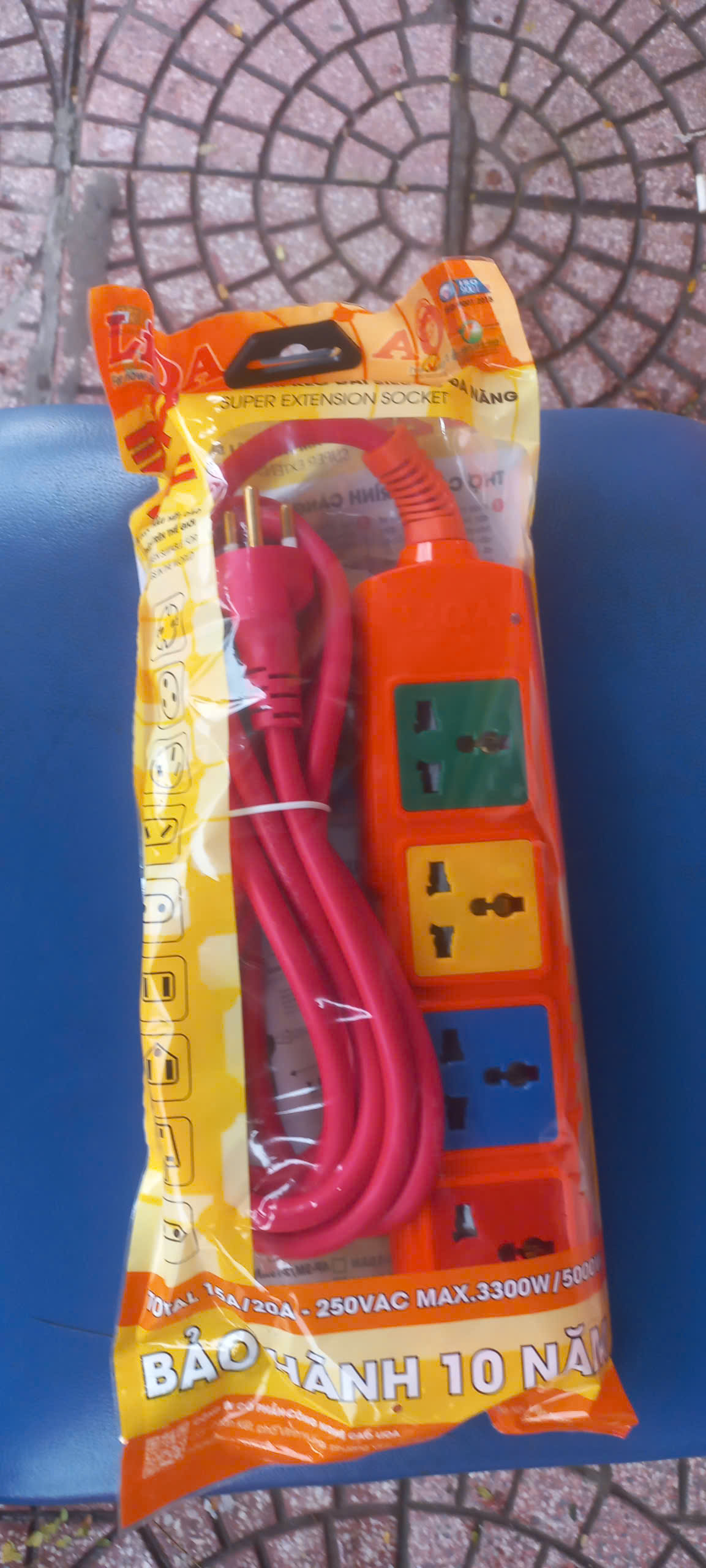 Ổ cắm Lioa kéo dài siêu tải có dây 3 lõi, 3m, 20A thân cam, mặt nhiều màu(4P-3M/CM/3-20A)