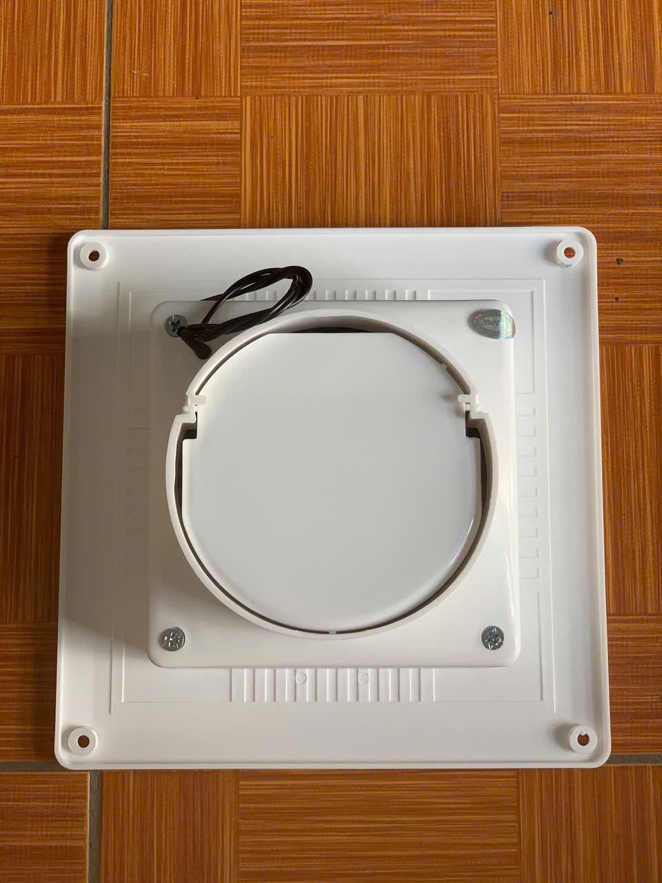 Quạt hút trần AT-12BRN Brenna (gắn trần và gắn tường)