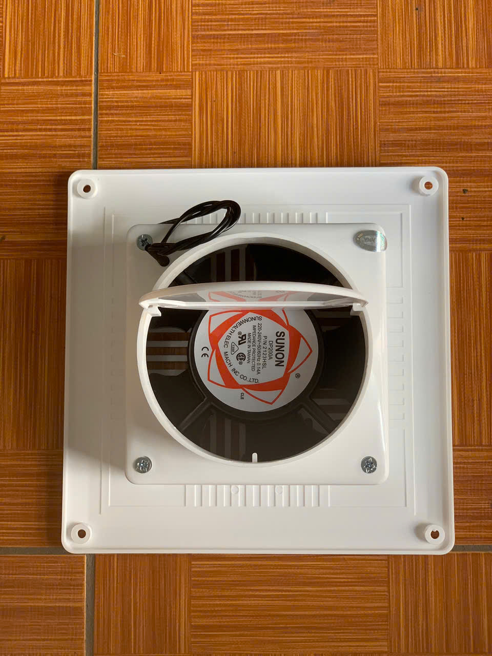 Quạt hút trần AT-12BRN Brenna (gắn trần và gắn tường)