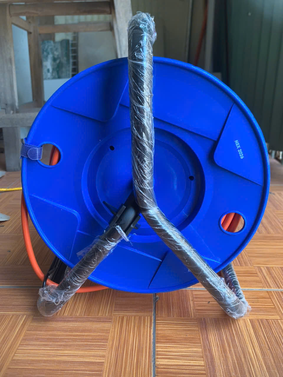 Ổ cắm Lioa kéo dài quay tay kiểu Rulo loại lớn 50m phục vụ sạc cho xe điện (QT50-3-25A)