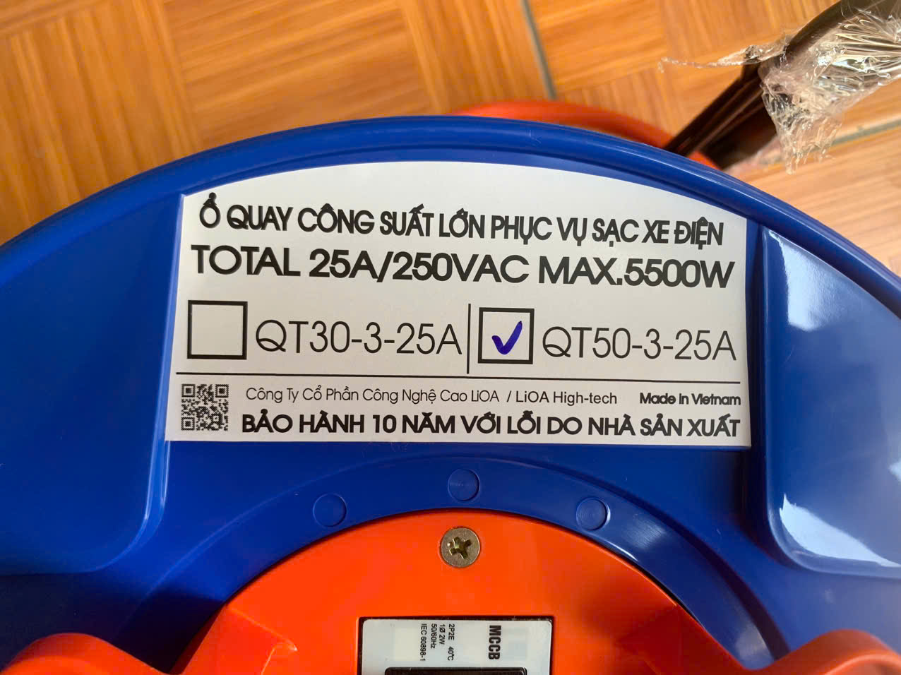 Ổ cắm Lioa kéo dài quay tay kiểu Rulo loại lớn 50m phục vụ sạc cho xe điện (QT50-3-25A)