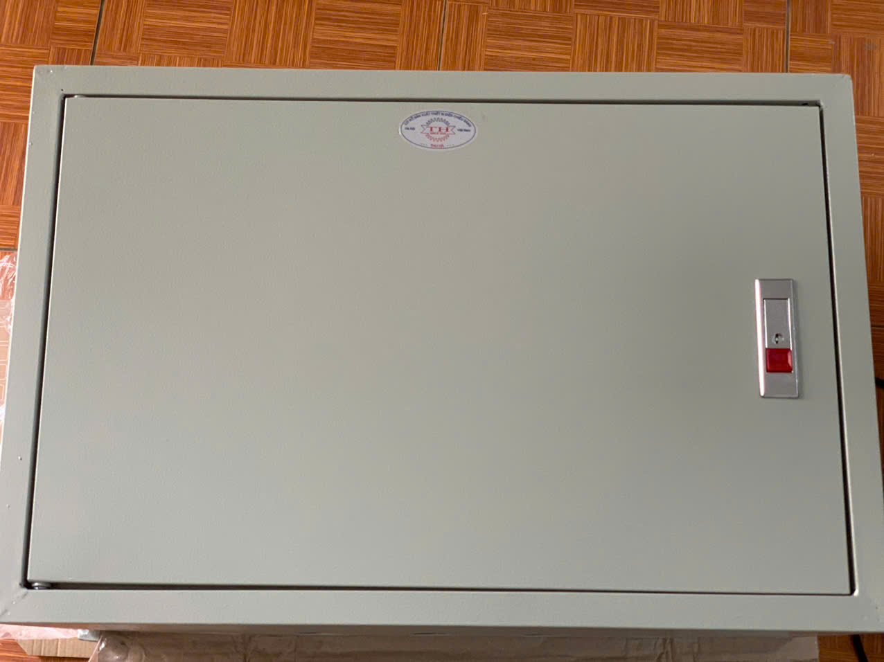 Tủ điện ngang 400x600x250 TH