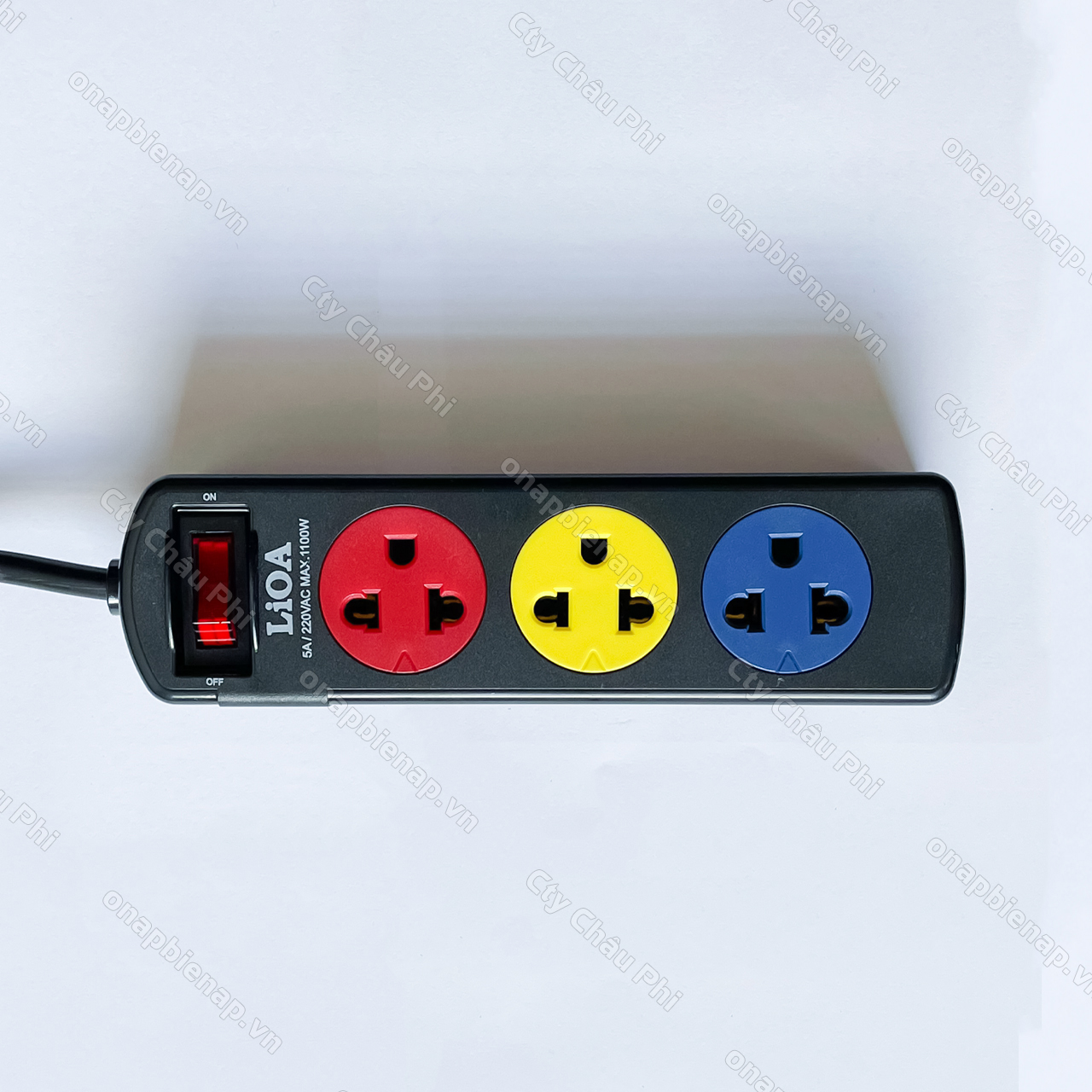 Ổ cắm Lioa kéo dài có công tắc 3 ổ 3 chấu, 3m, 1100W, 5A có dây tiếp địa (3TSN3.3.5)