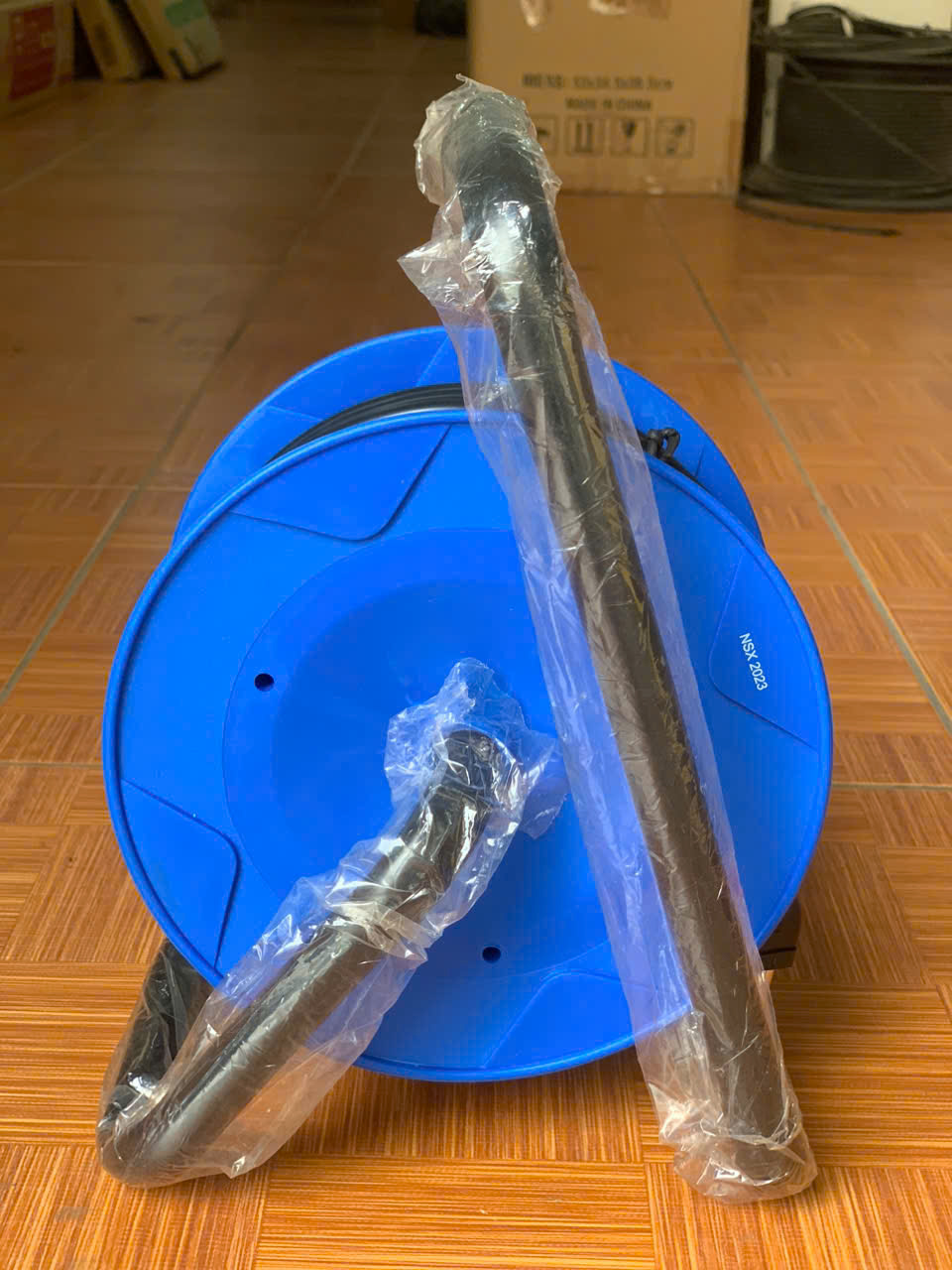 Ổ cắm Lioa kéo dài quay tay kiểu Rulo loại nhỏ (QN15-2-15A/QND15-2-15A)