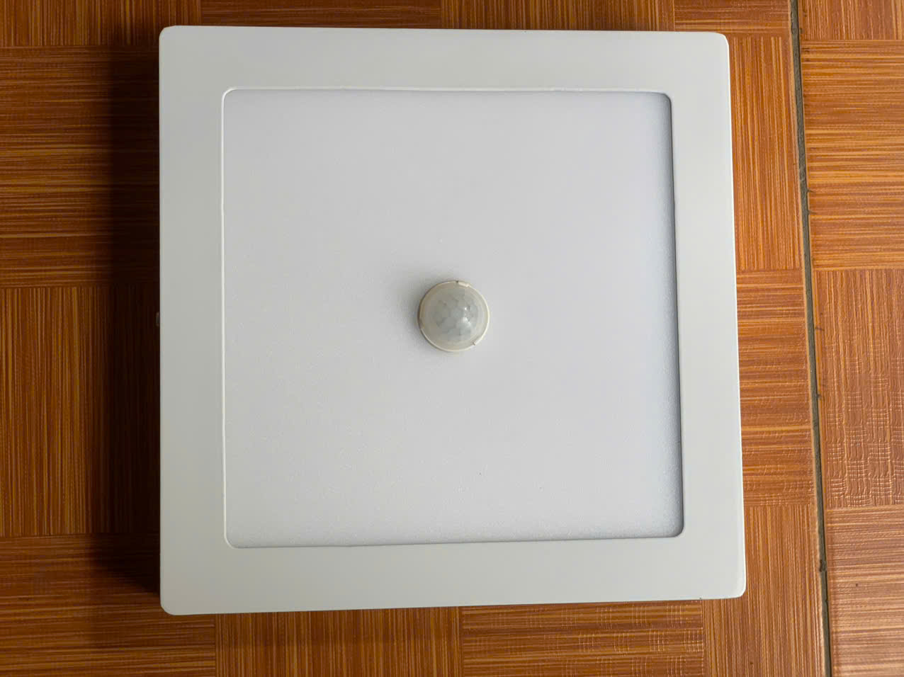 Đèn led panel ốp trần nổi cảm biến 18W vuông Nanoco (NPL186SS)