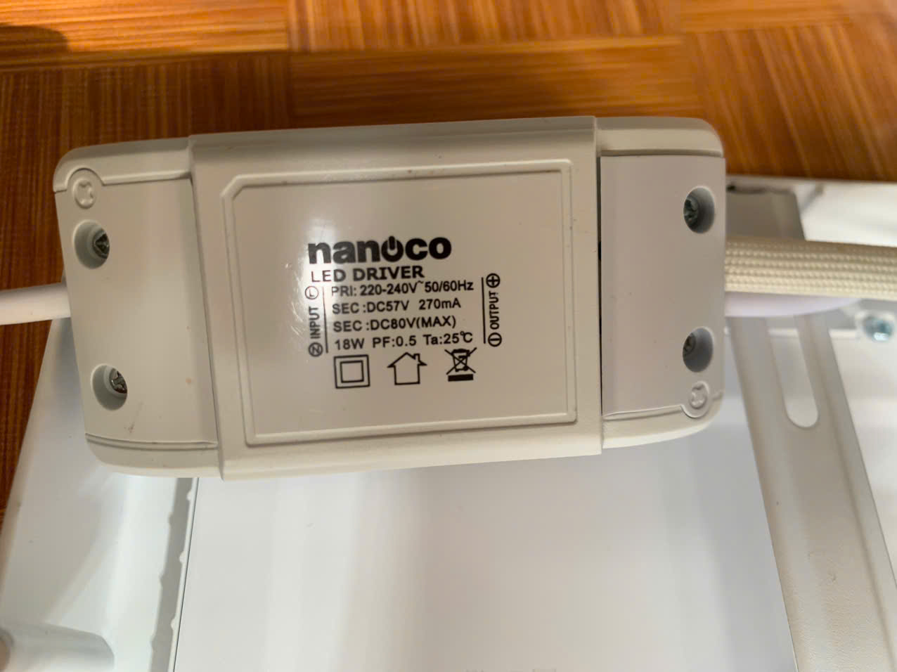 Đèn led panel ốp trần nổi cảm biến 18W vuông Nanoco (NPL186SS)