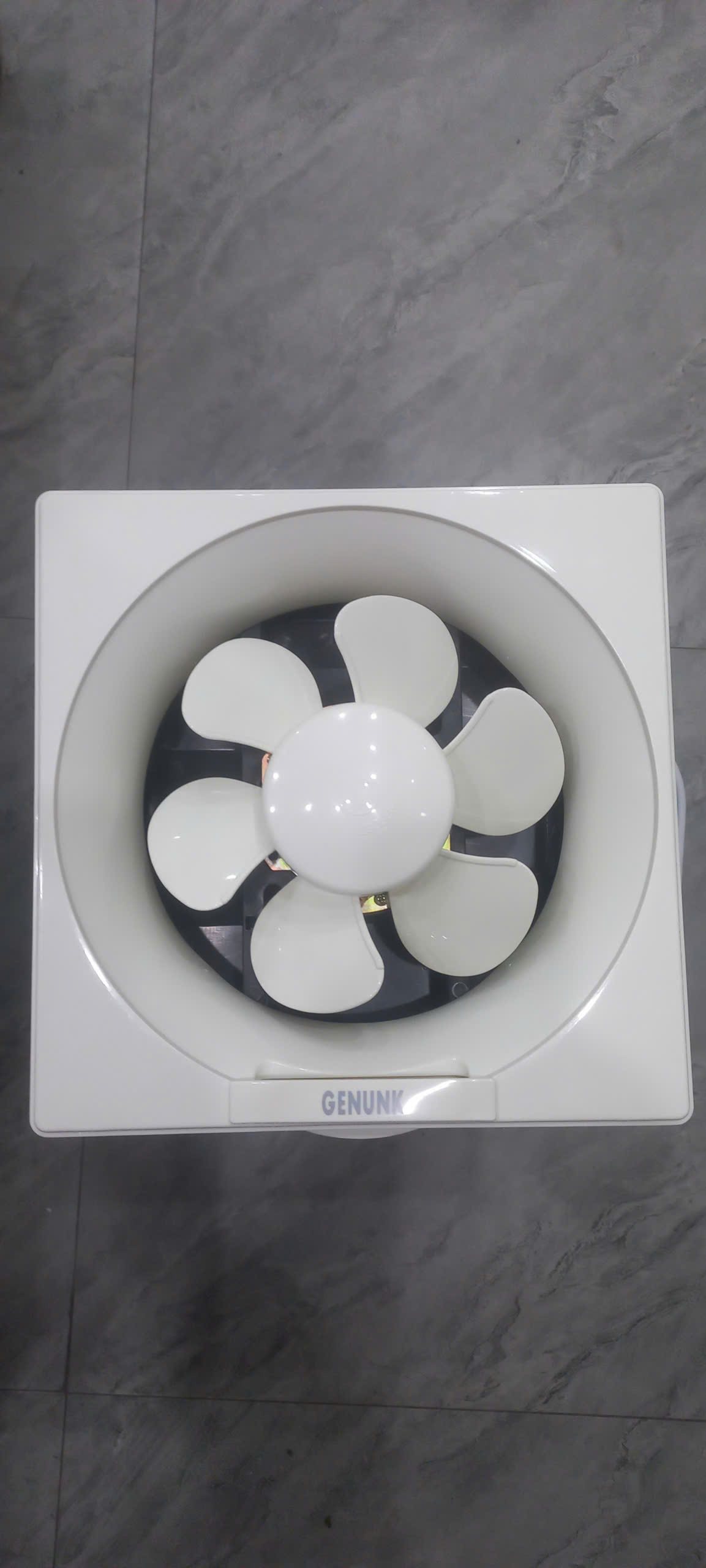 Quạt thông gió gắn tường 25x25 APB20B3K Genunk