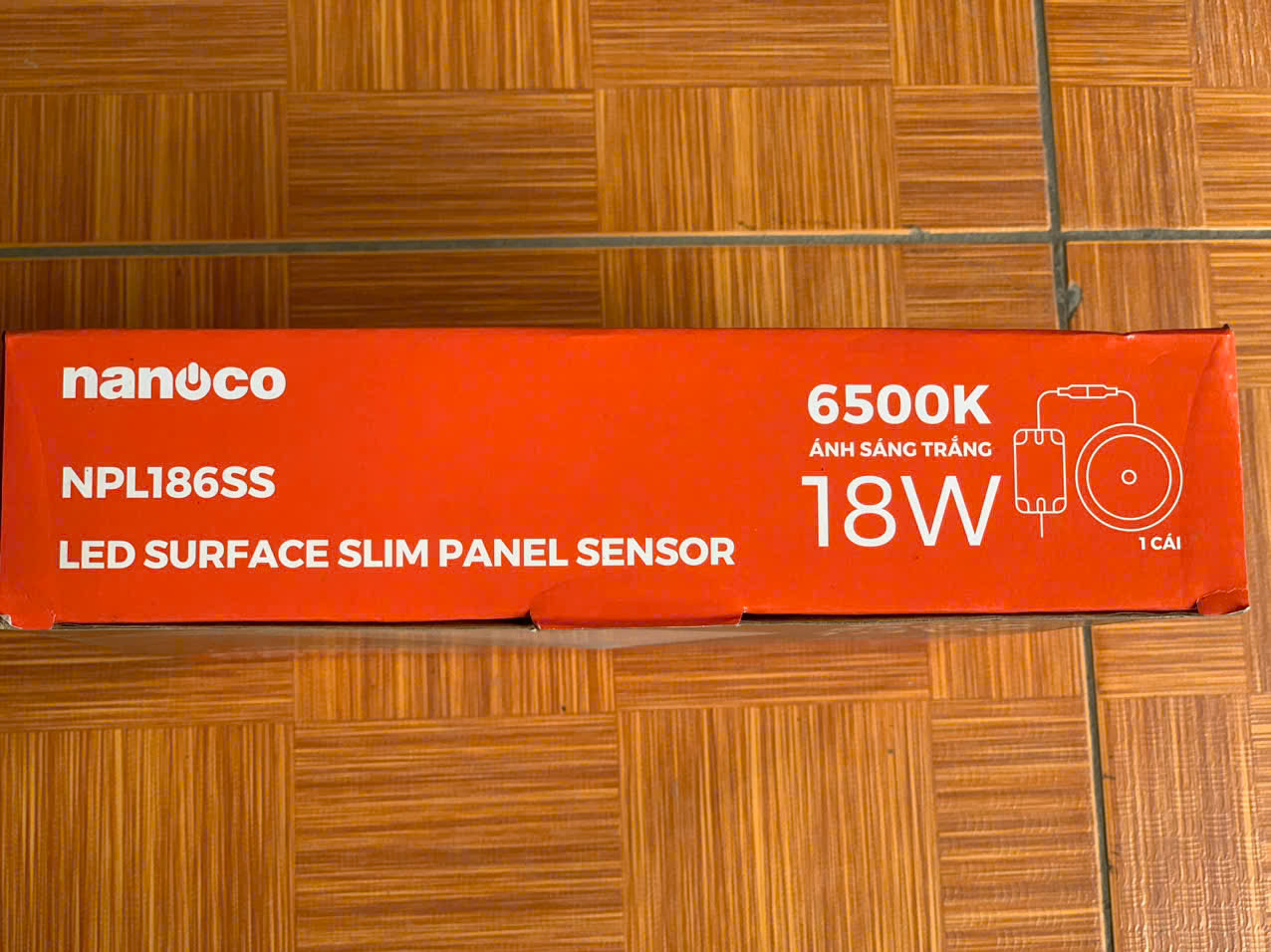 Đèn led panel ốp trần nổi cảm biến 18W vuông Nanoco (NPL186SS)