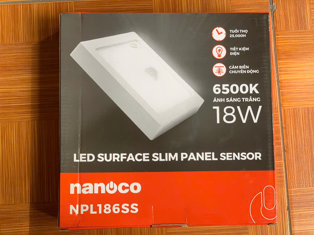 Đèn led panel ốp trần nổi cảm biến 18W vuông Nanoco (NPL186SS)