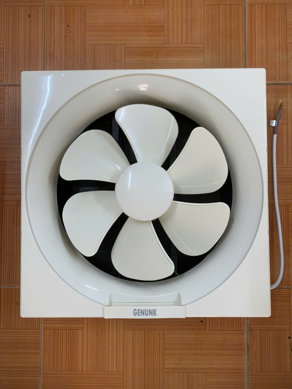 Quạt thông gió gắn tường 35x35 APB30B3K Genunk