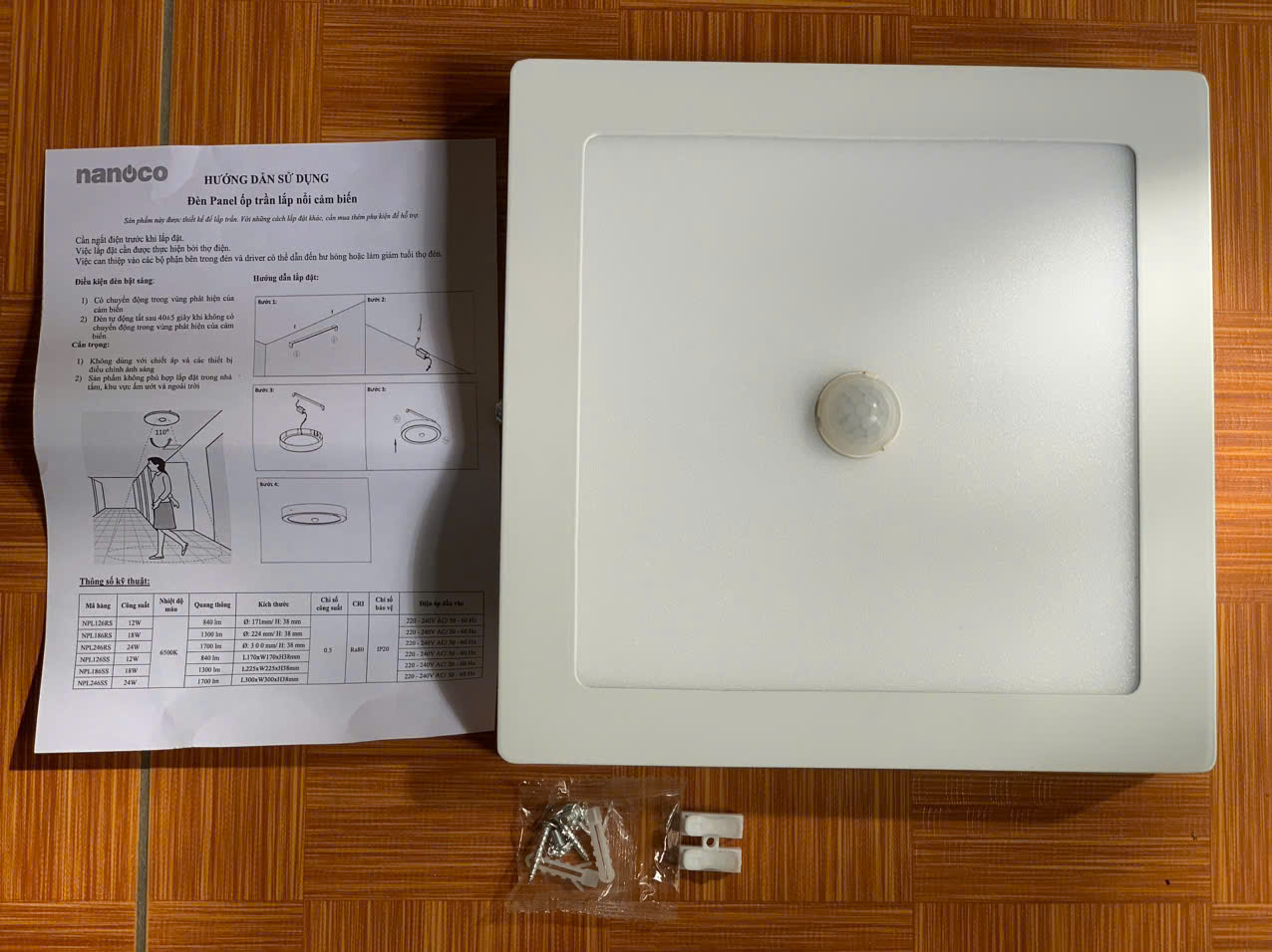 Đèn led panel ốp trần nổi cảm biến 18W vuông Nanoco (NPL186SS)