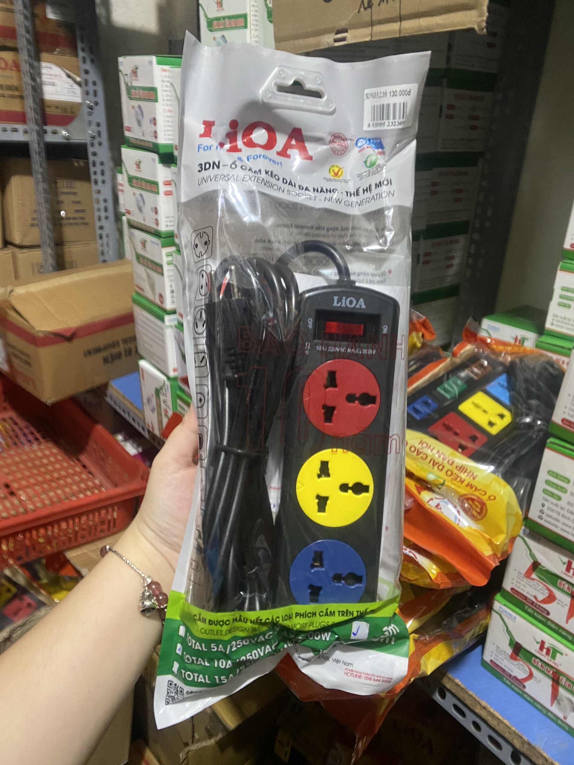 Ổ cắm Lioa kéo dài có công tắc, có CB, 3m, 10A, 2200W, ko tiếp địa (3SND3.2.10)