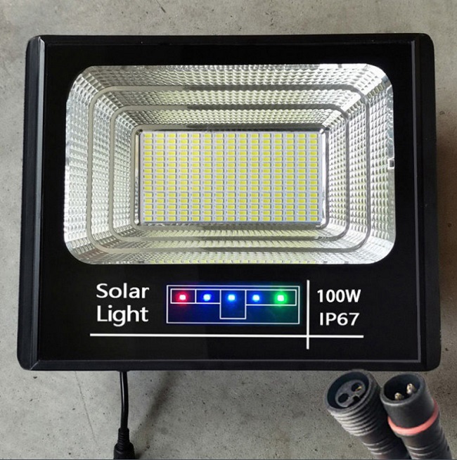Đèn pha năng lượng mặt trời 100W lắp trong nhà (Green Viet)