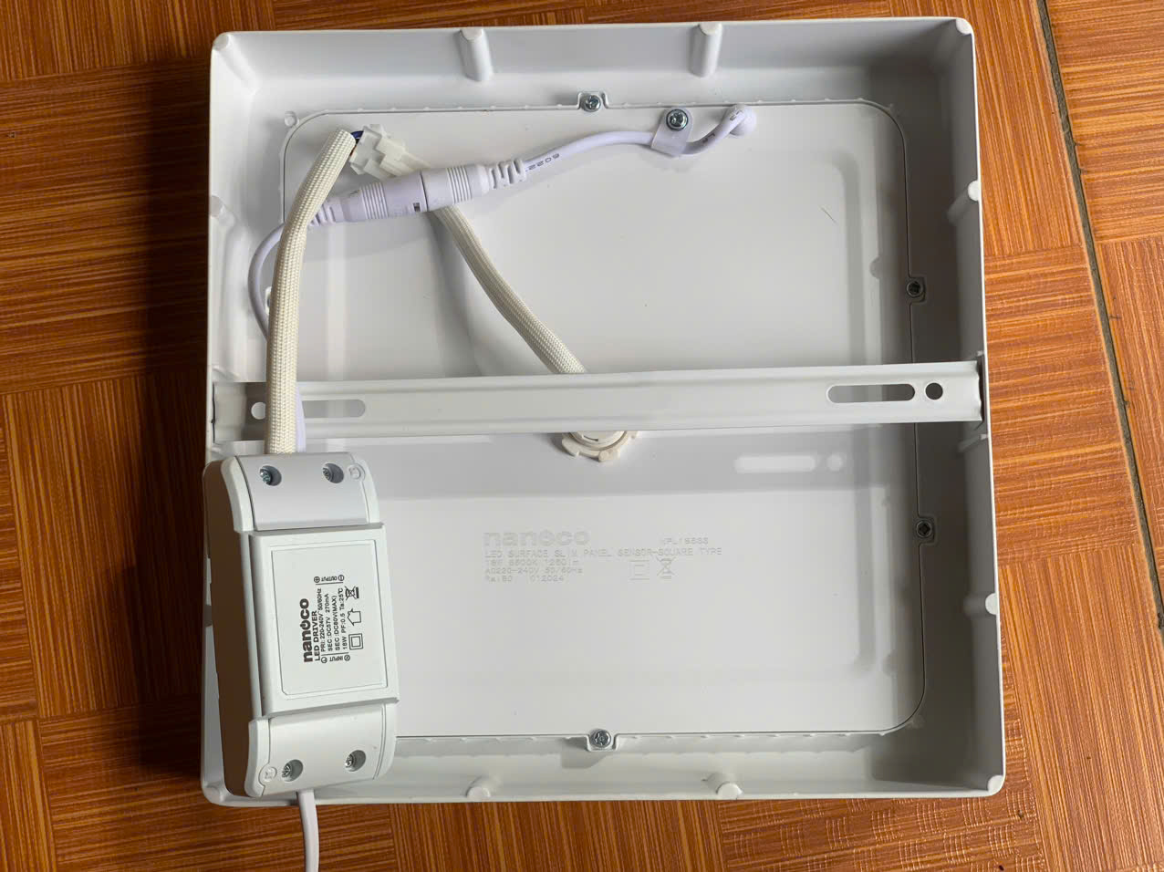 Đèn led panel ốp trần nổi cảm biến 18W vuông Nanoco (NPL186SS)