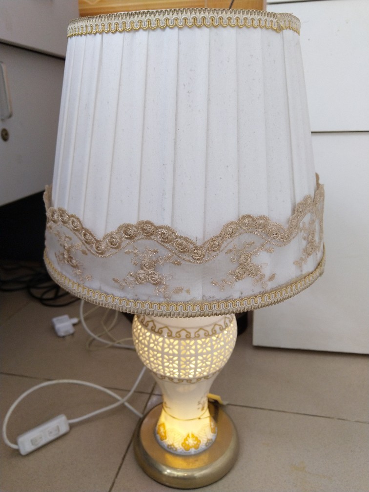 Đèn bàn Sundio 8819