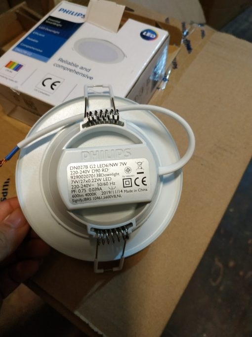 Đèn âm trần tròn 7W phi90 Philips (DN027B G2 LED6 D90 RD)