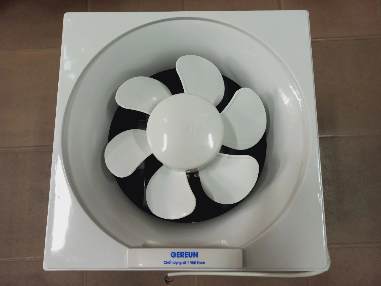 Quạt thông gió gắn tường 25x25 APB20B3 Gereun