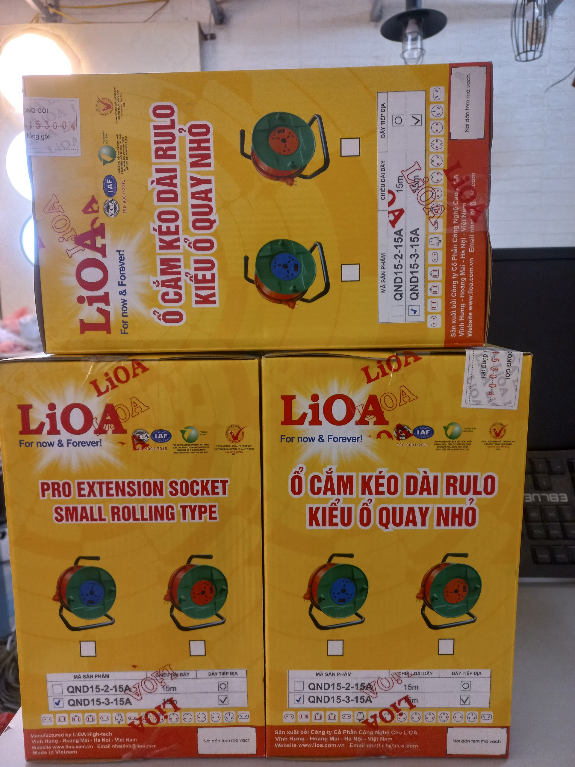 Ổ cắm Lioa kéo dài quay tay kiểu Rulo loại nhỏ (QN15-3-15A/QND15-3-15A)