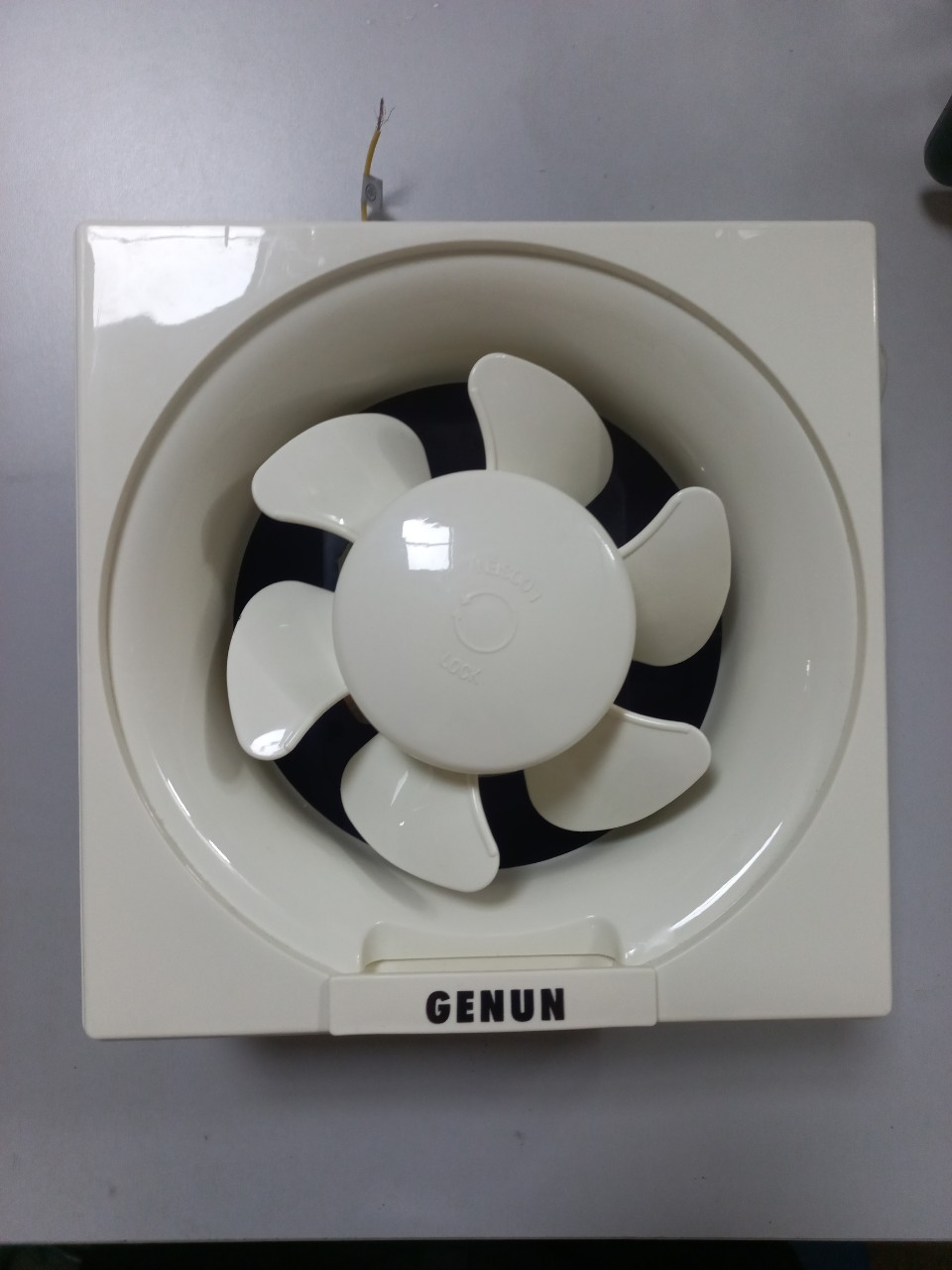 Quạt thông gió gắn tường 20x20 APB15B3 Genun (Hàng mẫu trưng bày)